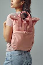 Produktfoto . BagBase kleiner Fashion-Rucksack mit Rollverschluss Produktfoto BagBase kleiner Fashion-Rucksack mit Rollverschluss