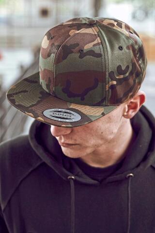 Produktansicht: Flexfit Camouflage Cap mit flachem Schirm Produktansicht: Flexfit Camouflage Cap mit flachem Schirm