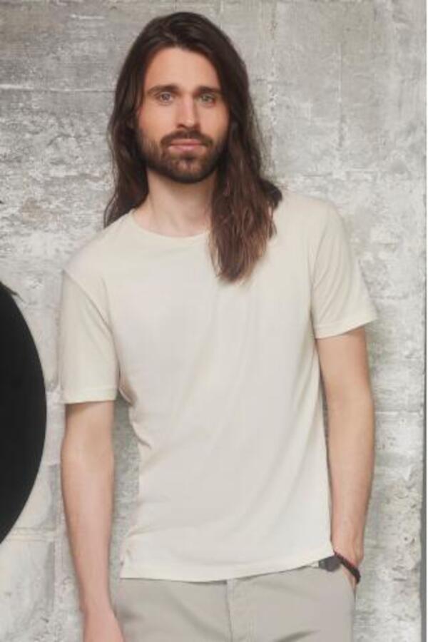 Produktansicht: Russel schlank geschnittenes Bio T-Shirt Produktansicht: Russel schlank geschnittenes Bio T-Shirt