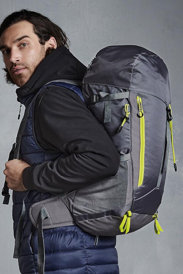 Produktansicht: Quadra großer Outdoor-Rucksack mit Regenhülle Produktansicht: Quadra großer Outdoor-Rucksack mit Regenhülle