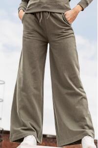 Produktfoto Skinnifit Damen Jogginghose mit weit ausgestelltem Beinbund