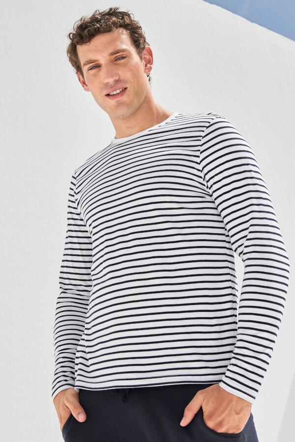 Produktansicht: Skinnifit gestreiftes Unisex Langarmshirt